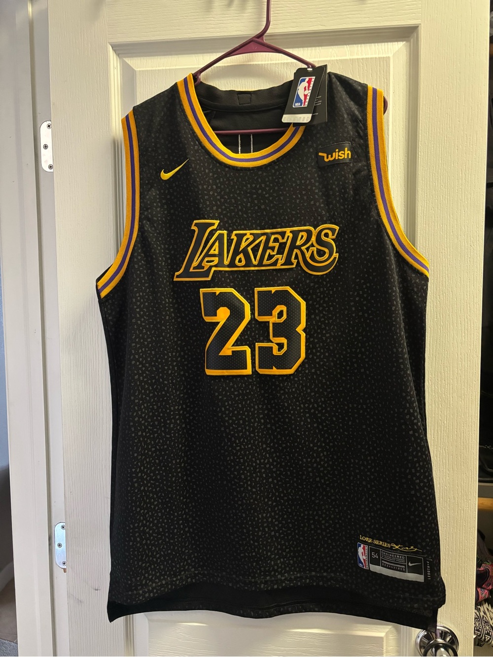 Nike Los Angeles Lakers #23 Black & Gold Jersey-LeBron James Jersey. Mens sizeXL